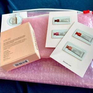 GLOSSIER BUNDLE: samples & accessories